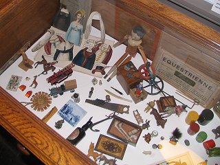 Small toys cabinet